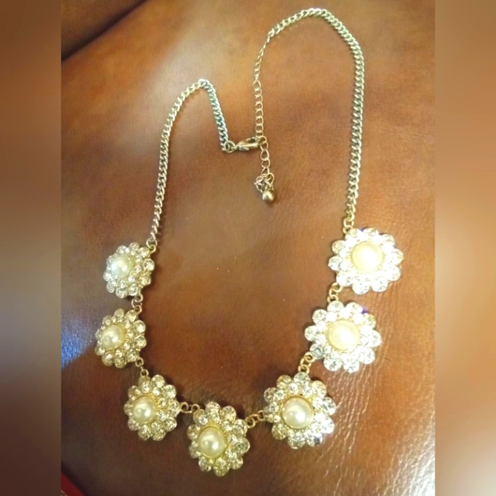 Vintage crystal  and faux pearl necklace